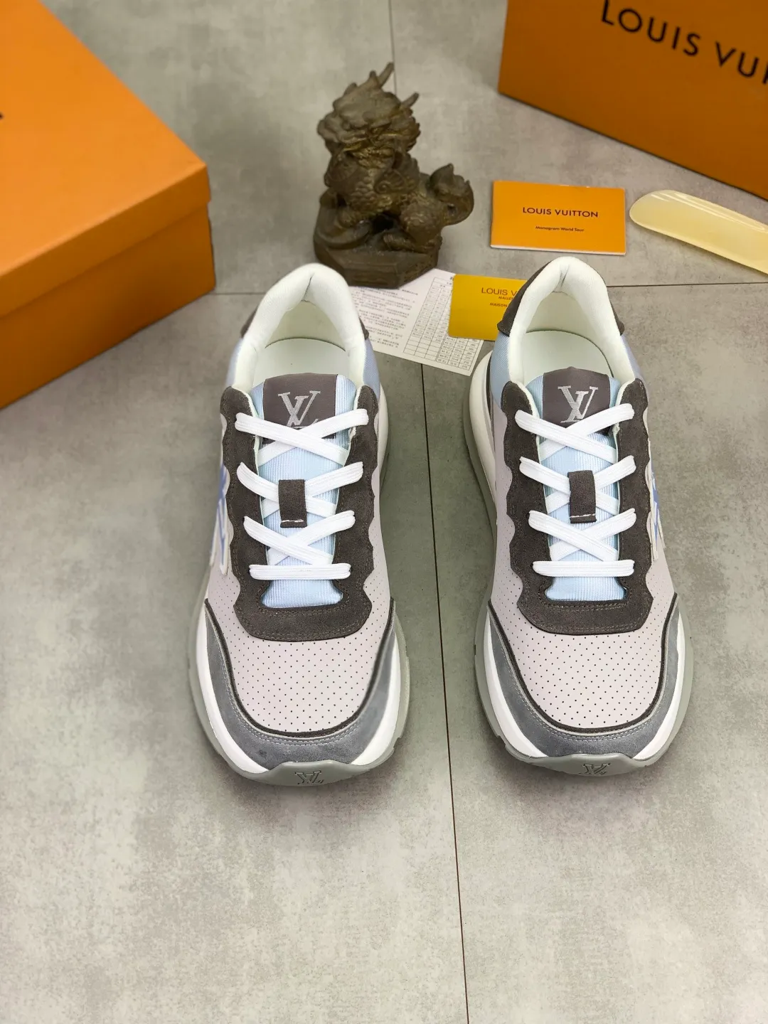 Men's men's shoes💰P440💰[New model]🆘[Louis Vuitton] LV official website latest model🎁casual and fashionable men's shoes👟hot style💥simple and elegant style, exclusive for trendy men. Unique official website latest brand elements👑original decoration, fashionable and generous, the fabric is made of original calfskin➕comfortable and breathable mesh lining➕pig skin lining ✅The official website specifies wear-resistant casual outsole, the classic model is taken in real life🎬Color: 3️⃣colors available😍Number of codes: 38-44 (45 46 customized)